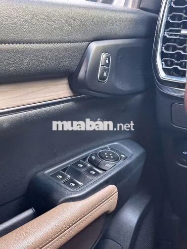 Ford Everest Titanium 2024 2.0 AT 4x2 Đen