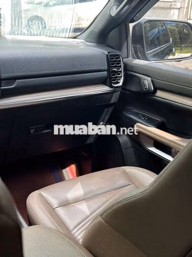 Ford Everest Titanium 2024 2.0 AT 4x2 Đen