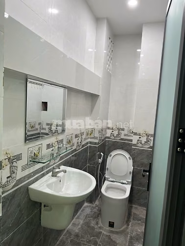 Cho thuê hoặc bán nhà MT số 19 ĐS 3, P9, Q.GV. DT: 4x16m, 4 lầu, 7P