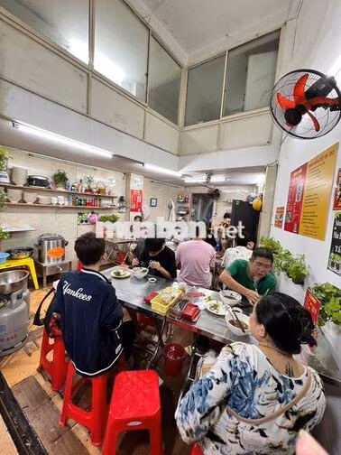 cần tuyển người phụ bán bún mắm