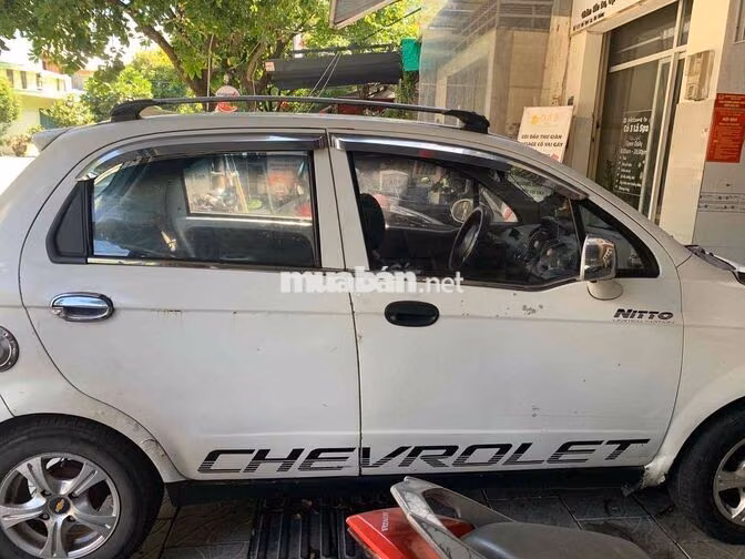 Chevrolet Spark Trắng