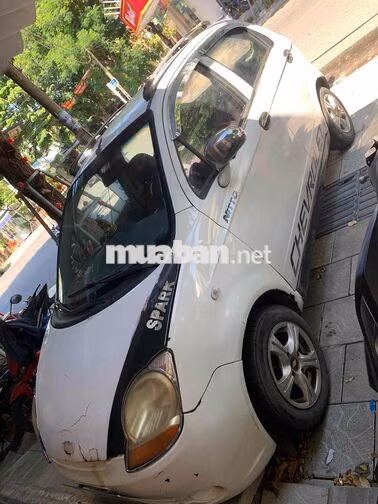 Chevrolet Spark Trắng