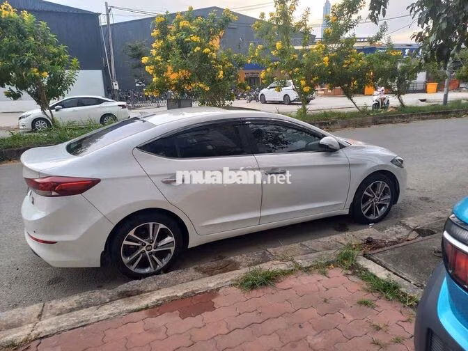 Hyundai Elantra 2.0 AT full option 2018 Trắng