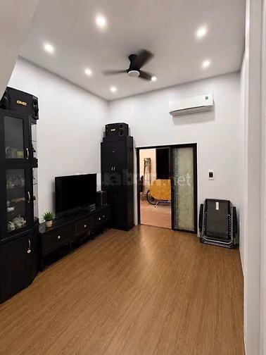 Nhà nho nhỏ trong con ngõ to to - 25m2 chỉ 4 tỷ là enter