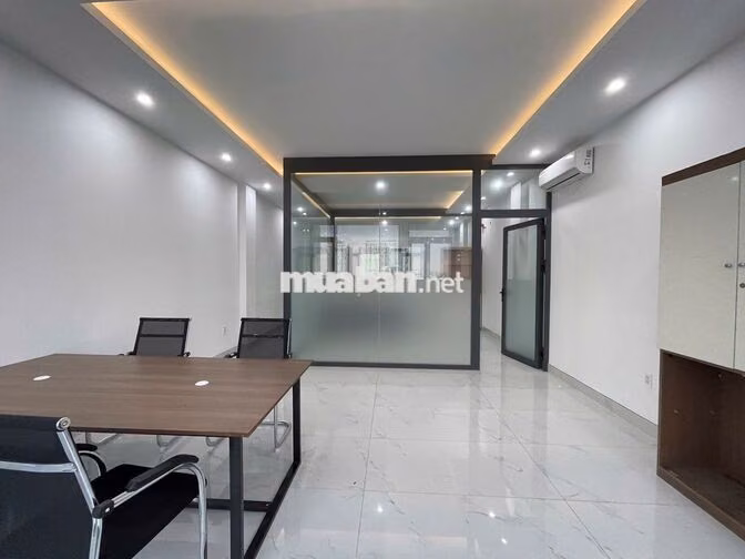 Văn phòng 105m² Full nội thất, giá chỉ 11 triệu -  Vạn Phúc City