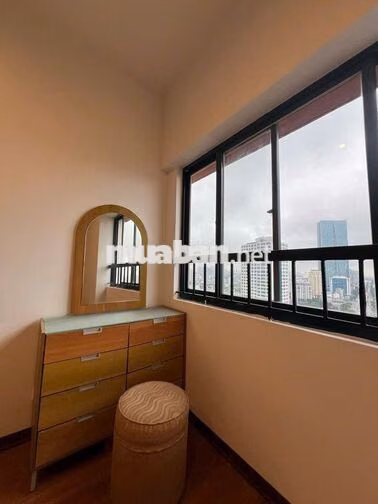 chung cư 71 Nguyễn Chí Thanh, 130m2 3 phòng ngủ, đầy đủ đồ