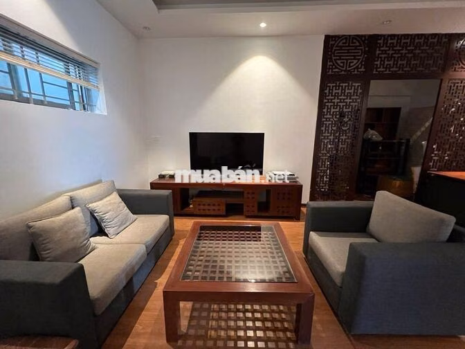 chung cư 71 Nguyễn Chí Thanh, 130m2 3 phòng ngủ, đầy đủ đồ