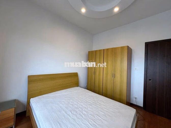 chung cư 71 Nguyễn Chí Thanh, 130m2 3 phòng ngủ, đầy đủ đồ