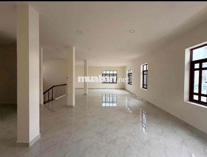CHO THUÊ BIỆT THỰ SÂN VƯỜN PHÚ NHUẬN DT 630m2
