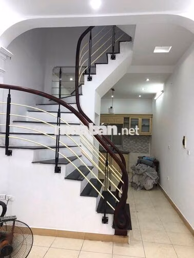 Nhà nguyên căn Đê La Thành, 40m2 x 4 tầng, 4 phòng ngủ