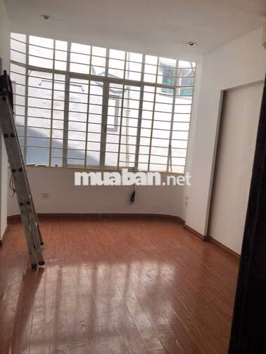 Nhà nguyên căn Đê La Thành, 40m2 x 4 tầng, 4 phòng ngủ