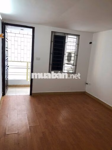 Nhà nguyên căn Đê La Thành, 40m2 x 4 tầng, 4 phòng ngủ