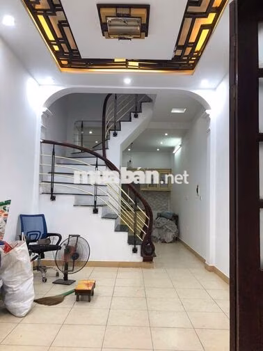 Nhà nguyên căn Đê La Thành, 40m2 x 4 tầng, 4 phòng ngủ