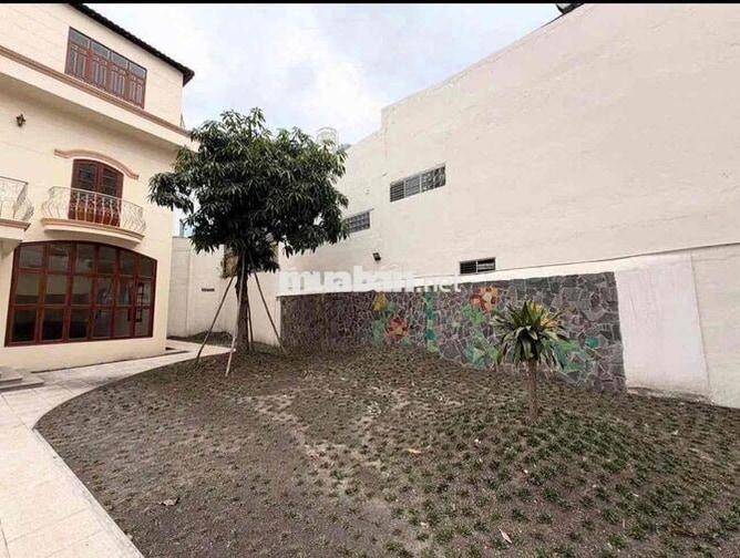 CHO THUÊ BIỆT THỰ SÂN VƯỜN PHÚ NHUẬN DT 630m2