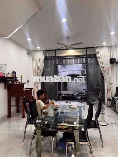 Bán nhà 5x11m, 1 lầu, 2pn, sát KDC An Sương, hẻm 4m thông, THT, Q12
