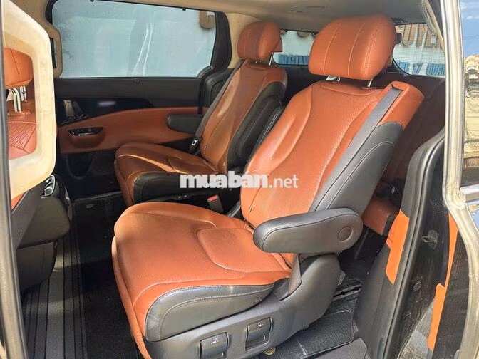 KIA Carnival Signature 2.2D 2023 Đen 7 chỗ