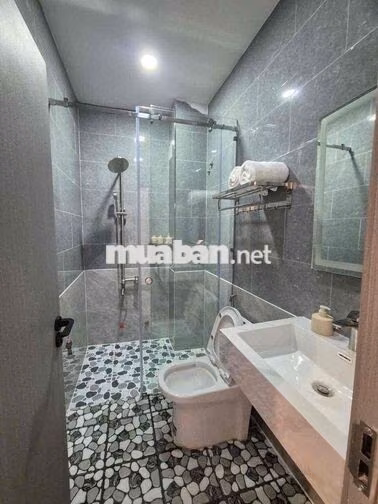 Cho thuê khách sạn MT Trần Hưng Đạo Q5 (đường 2 chiều). - Diện tích: 4