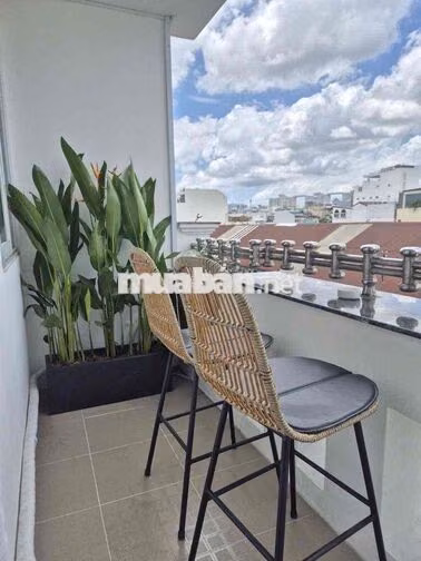 Cho thuê khách sạn MT Trần Hưng Đạo Q5 (đường 2 chiều). - Diện tích: 4