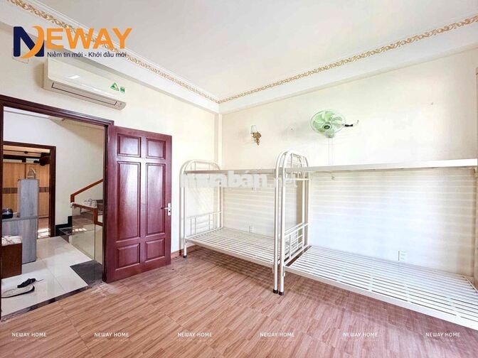 TRỐNG VÀI GIƯỜNG KTX ĐI BỘ QUA ĐH CÔNG THƯƠNG - MỚI XÂY