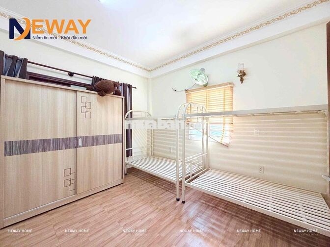 TRỐNG VÀI GIƯỜNG KTX ĐI BỘ QUA ĐH CÔNG THƯƠNG - MỚI XÂY