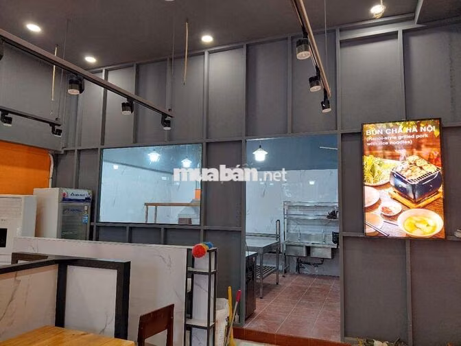 Tuyển Phụ Quán tại 599 Nguyễn Thị Thập, Q.7