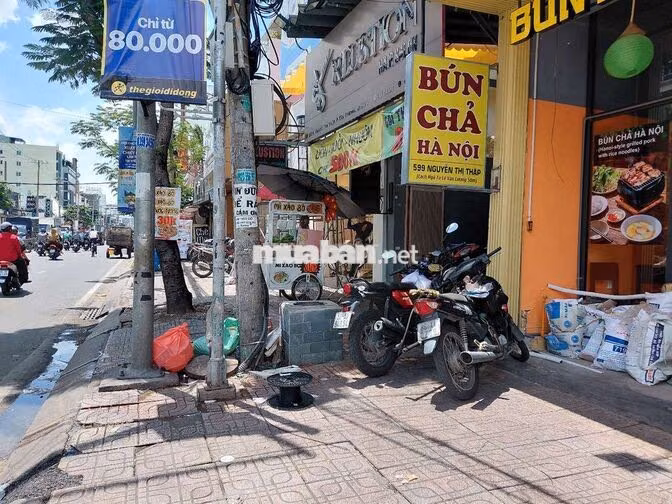 Tuyển Phụ Quán tại 599 Nguyễn Thị Thập, Q.7