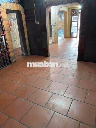 Nhà mặt phố 104 nhà B Ngọc Khánh - chính chủ