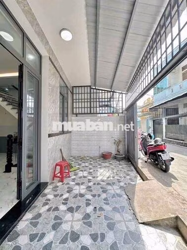 Cho thuê nhà trục chính hẻm thuận tiện kinh doanh 2 lầu