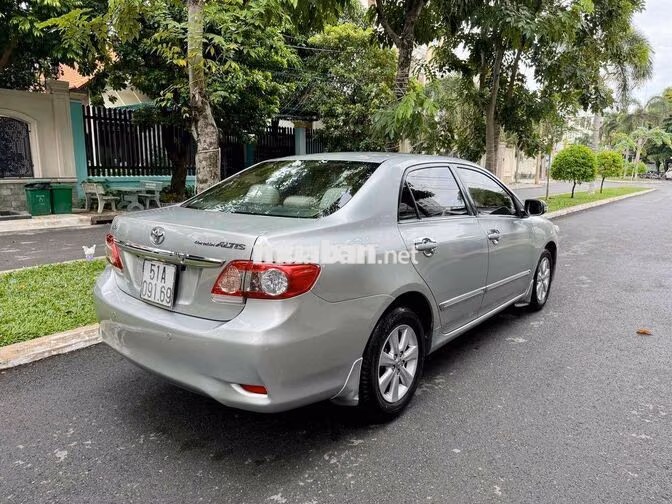 Toyota Corolla Altis 2011 1.8G Bạc 75.000km cọp