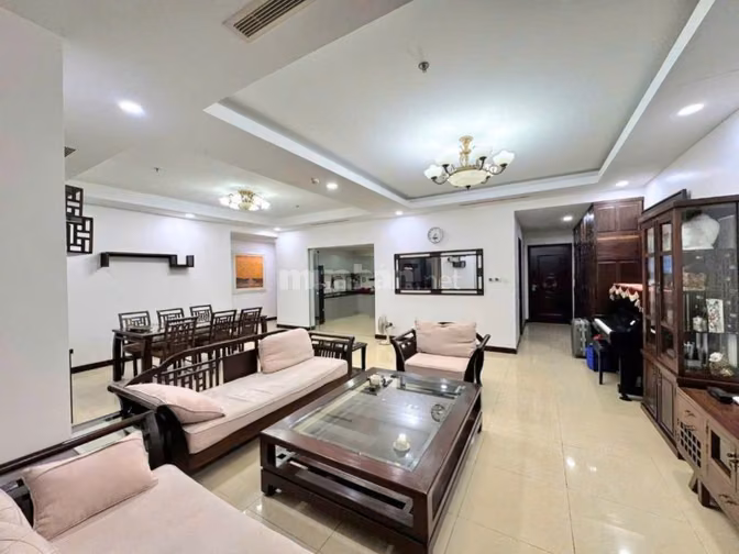 Cho thuê căn Góc 181m ở Royal City