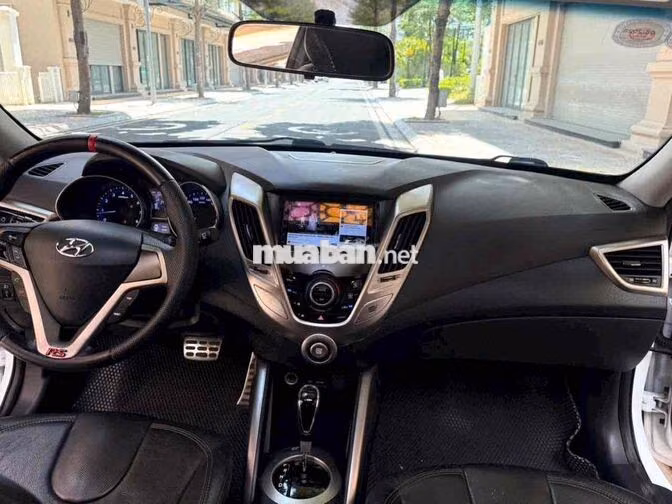 Hyundai Veloster 1.6 AT GDi 2011 Trắng tự động