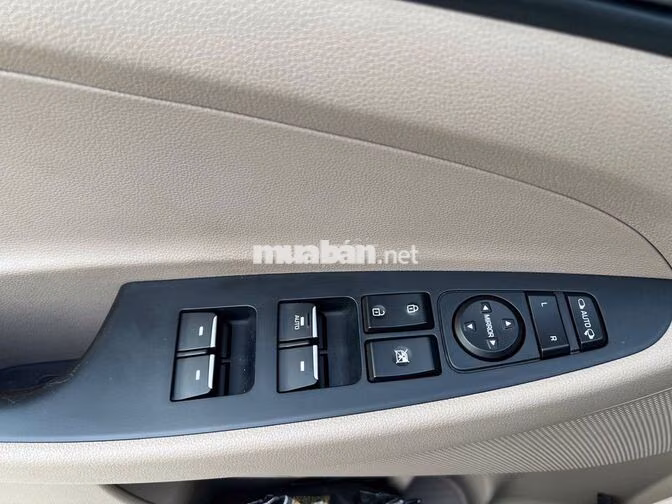 Hyundai Tucson 2.0 ATH 2021 Vàng sâm panh 27000 km