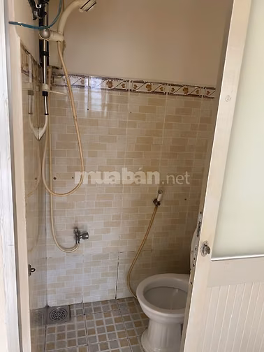 Cho thuê nhà nguyên căn tại trung tâm quận 5.