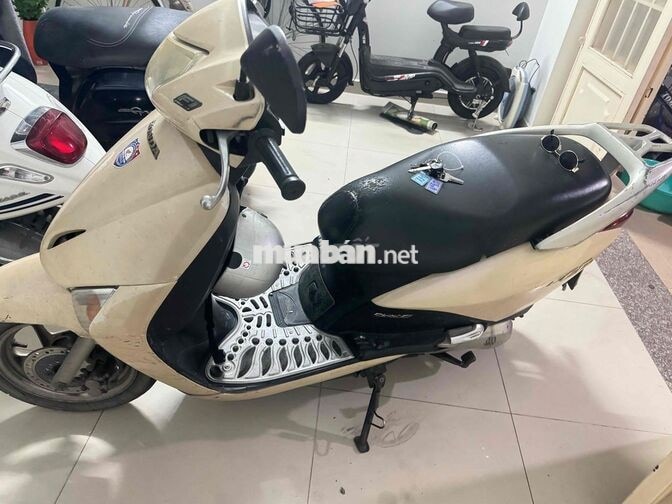 Honda Lead 2010 màu Kem