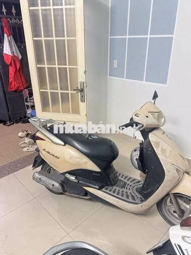 Honda Lead 2010 màu Kem