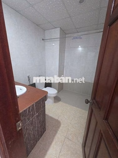 CHO THUÊ KHÁCH SẠN 9 TẦNG 48 PHÒNG ĐƯỜNG NGUYỄN TẤT THÀNH