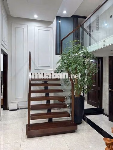 Cho thuê căn hộ chung cư Trung Yên Plaza mặt phố Trung Hòa, Hà Nội