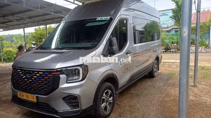 Ford Transit Premium 2024 Bạc 16 chỗ
