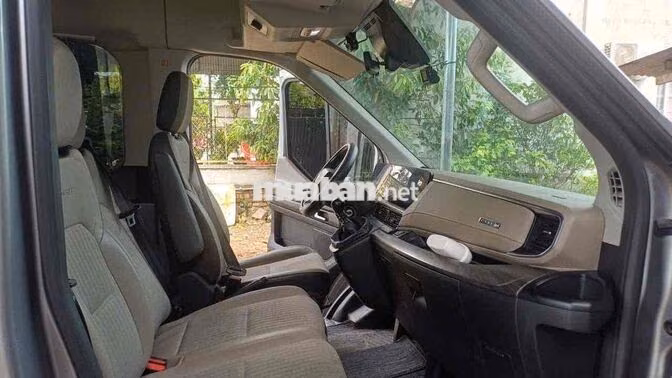 Ford Transit Premium 2024 Bạc 16 chỗ