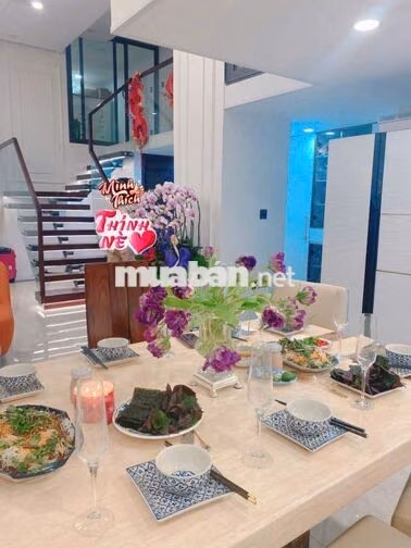 Cho thuê căn hộ chung cư Trung Yên Plaza mặt phố Trung Hòa, Hà Nội