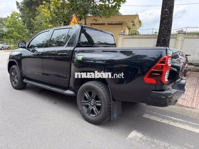 Toyota Hilux 2025 1 cầu Số tự động Đen