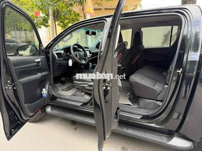 Toyota Hilux 2025 1 cầu Số tự động Đen