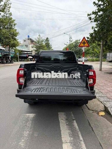 Toyota Hilux 2025 1 cầu Số tự động Đen