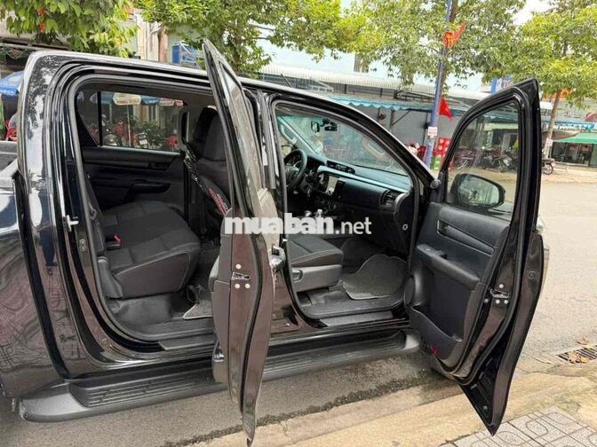 Toyota Hilux 2025 1 cầu Số tự động Đen