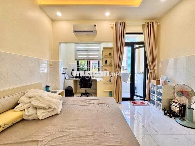 🏡 Phòng Ban Công Mới Xây Ngay Nhà Máy Bia Lê Văn Khương