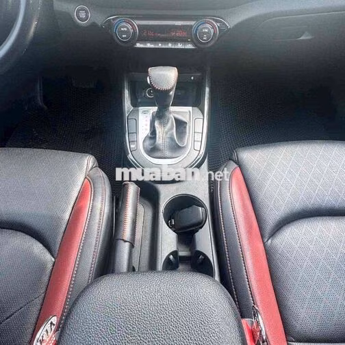 Kia Cerato Premium Số tự động 5 chỗ Đỏ