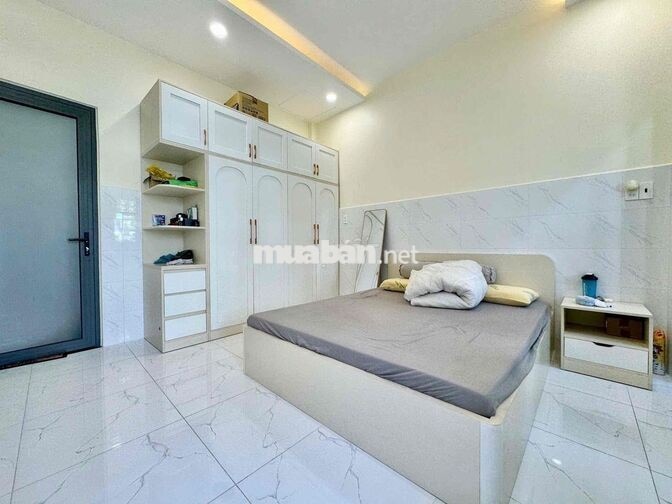 🏡 Phòng Ban Công Mới Xây Ngay Nhà Máy Bia Lê Văn Khương