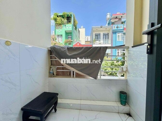 🏡 Phòng Ban Công Mới Xây Ngay Nhà Máy Bia Lê Văn Khương