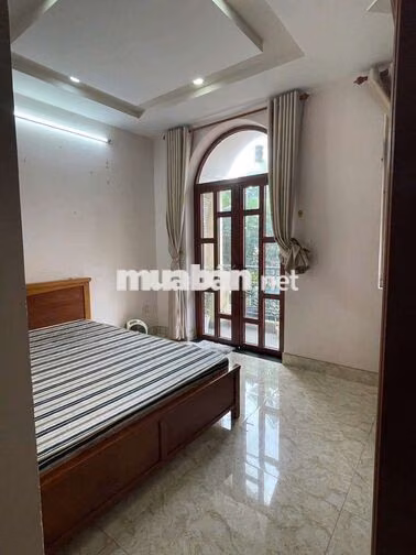 CHO THUÊ NHÀ NGUYÊN CĂN TX24. 1 TRỆT 2 LẦU, DT 4×15 CÓ 3PN. HẺM XE HƠI
