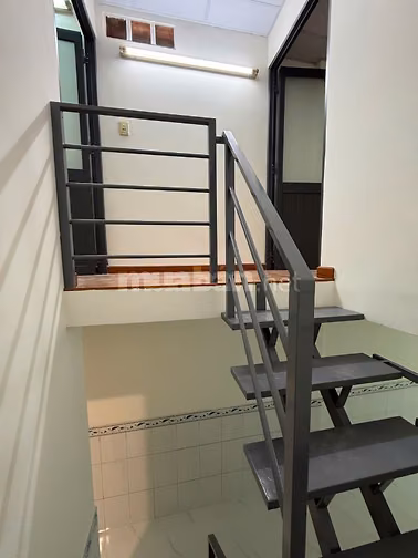 Nhà Mặt tiền cho thuê số 111 Tân Hóa, P.14, Q6 . DT: 3mx17m trệt, gác